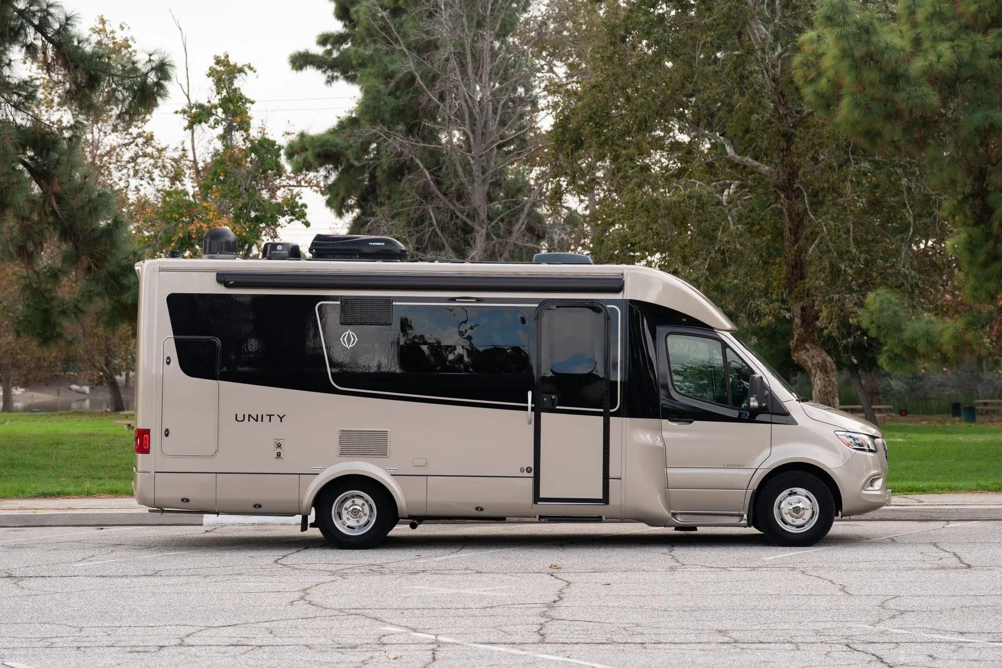 2023 Leisure Travel Vans Unity U24MB